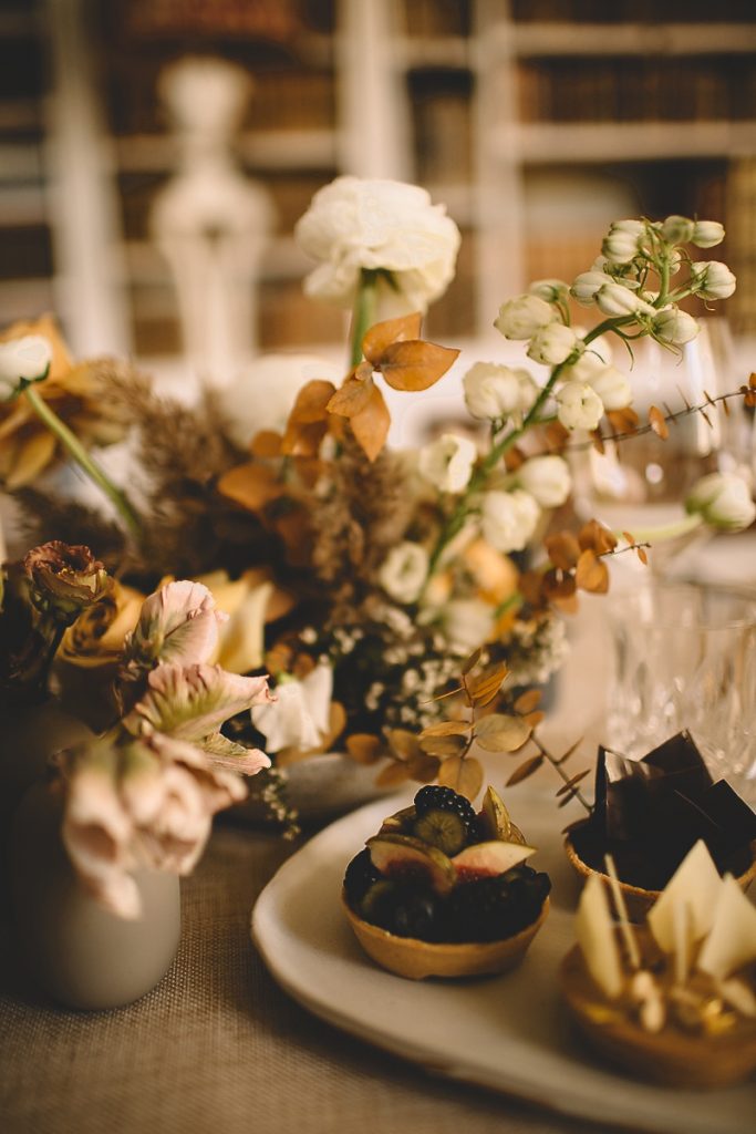 St Giles House Dorset, cakes by Lucie Bennett, Flowers Loulabel Florals