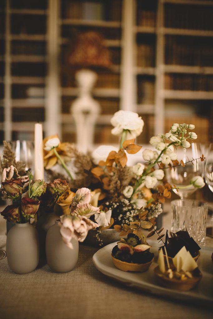 St Giles House Dorset, cakes by Lucie Bennett, Flowers Loulabel Florals